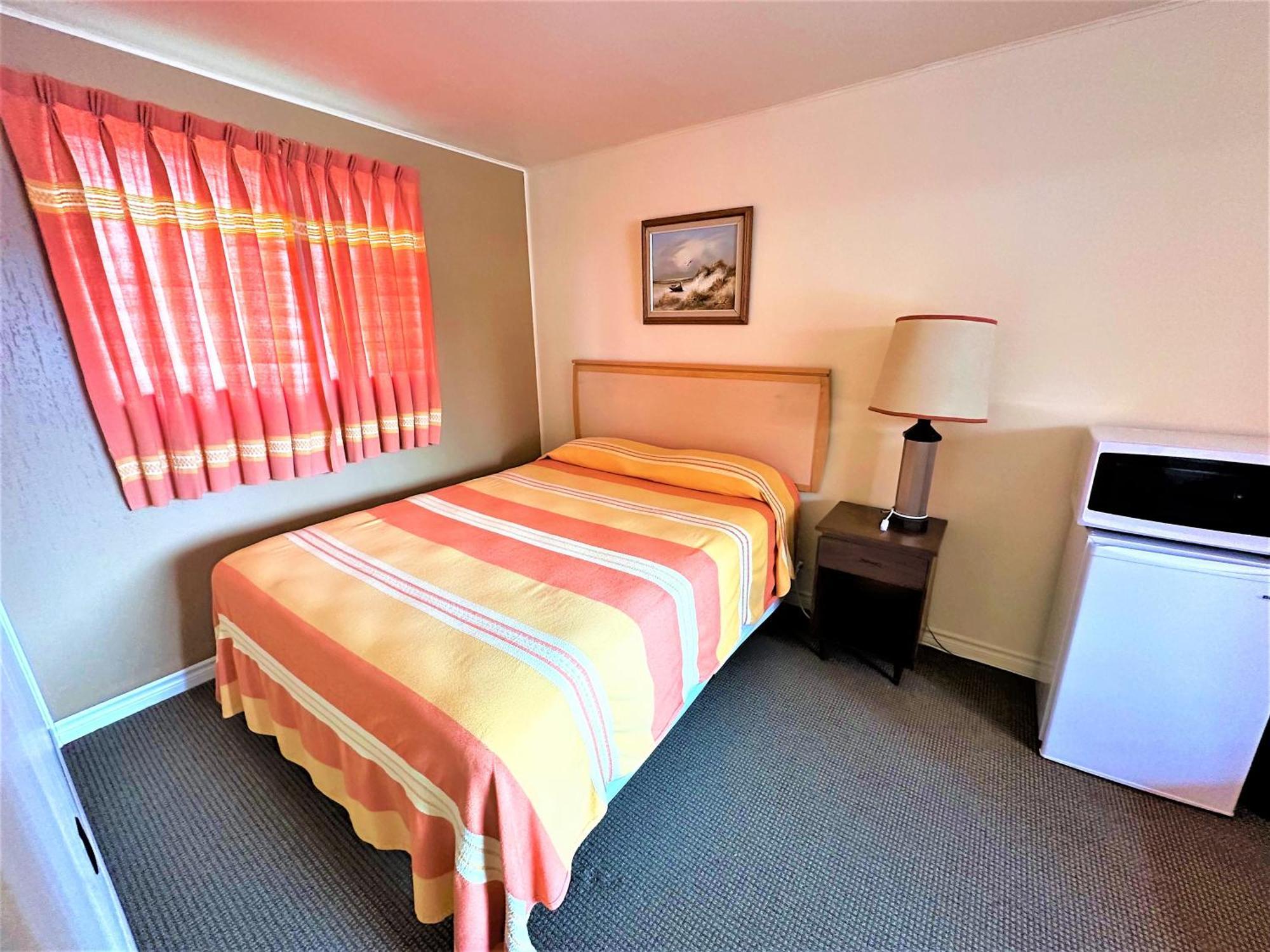 Red Top Motor Inn Iron Bridge Εξωτερικό φωτογραφία