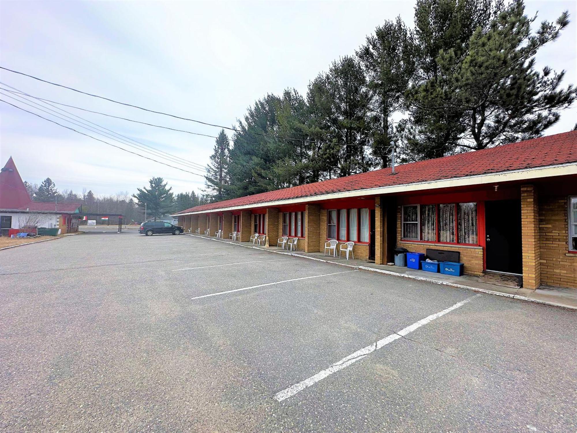 Red Top Motor Inn Iron Bridge Εξωτερικό φωτογραφία